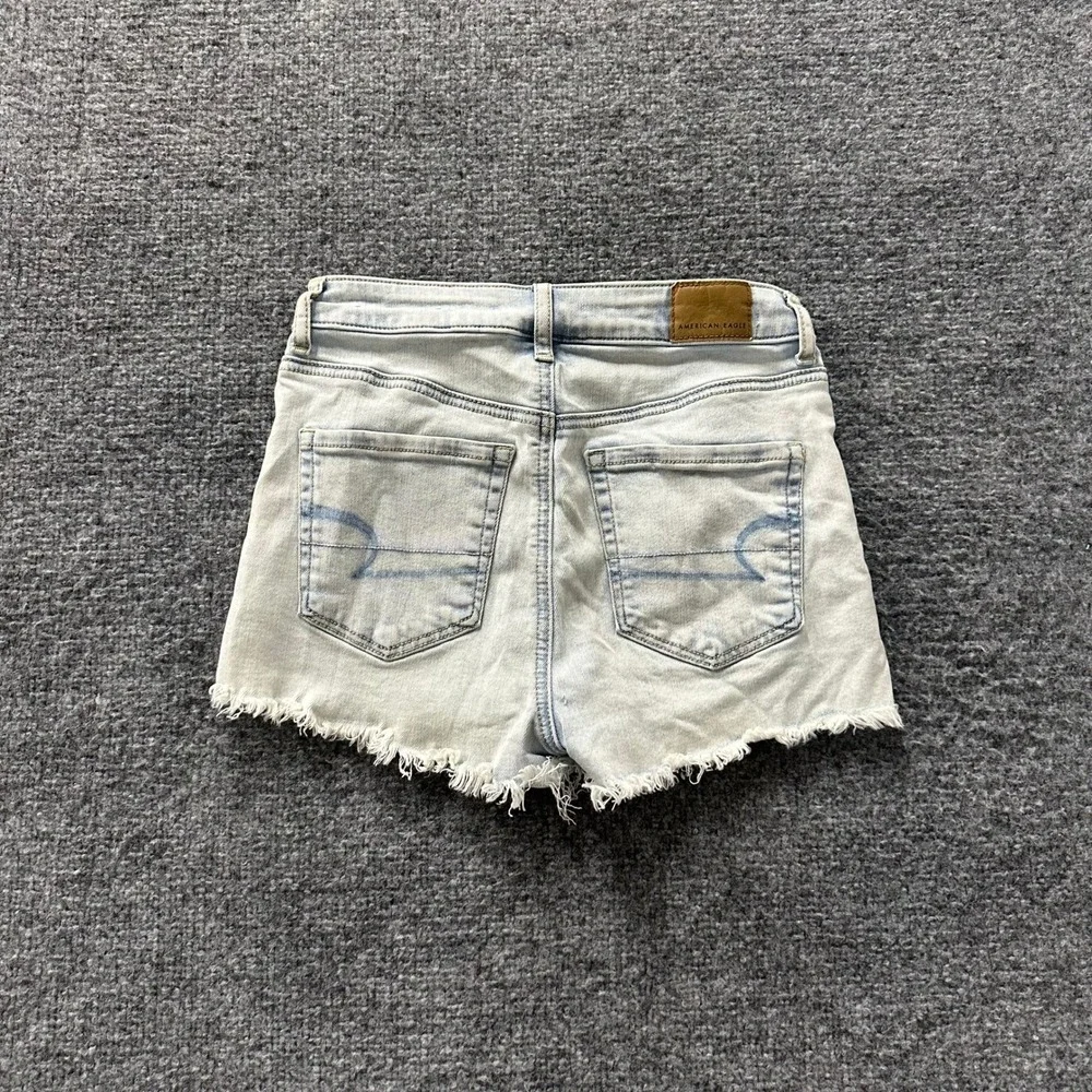 American Eagle Shorts Womens Size 2 Light Wash Denim Raw Hem Frayed Casual
